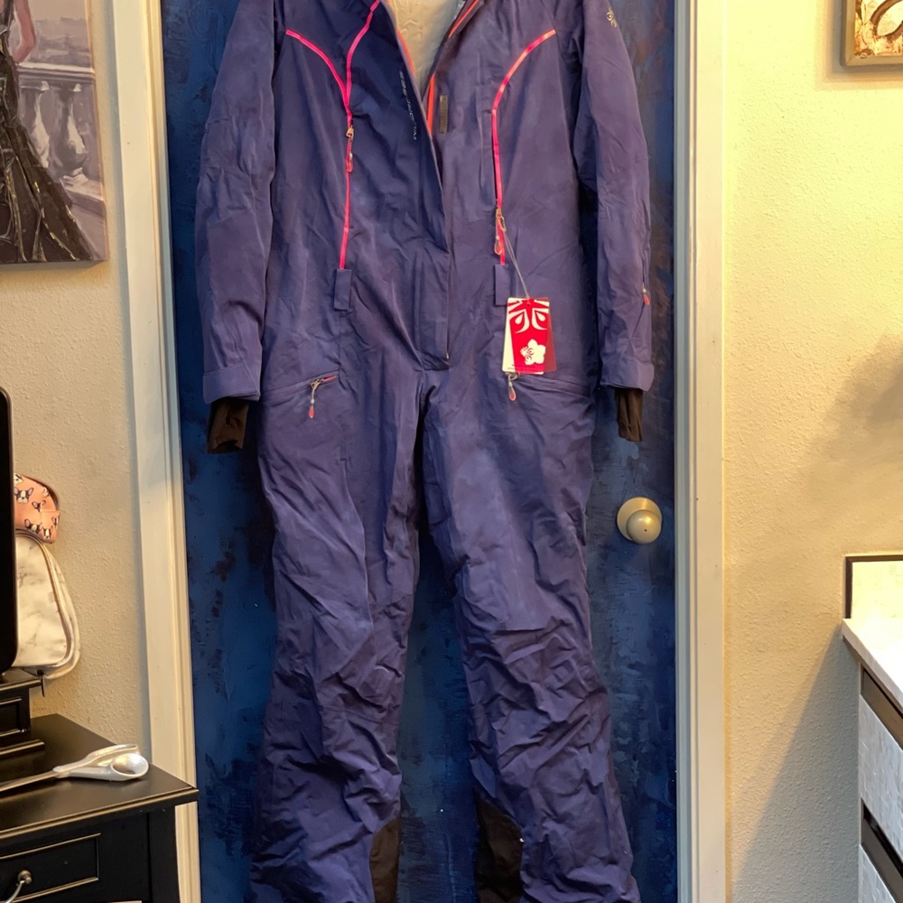 Navy blue fitted soft shell insulated snowsuit